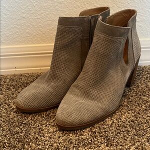 Lucky Brand Gray Textured Ankle Boots